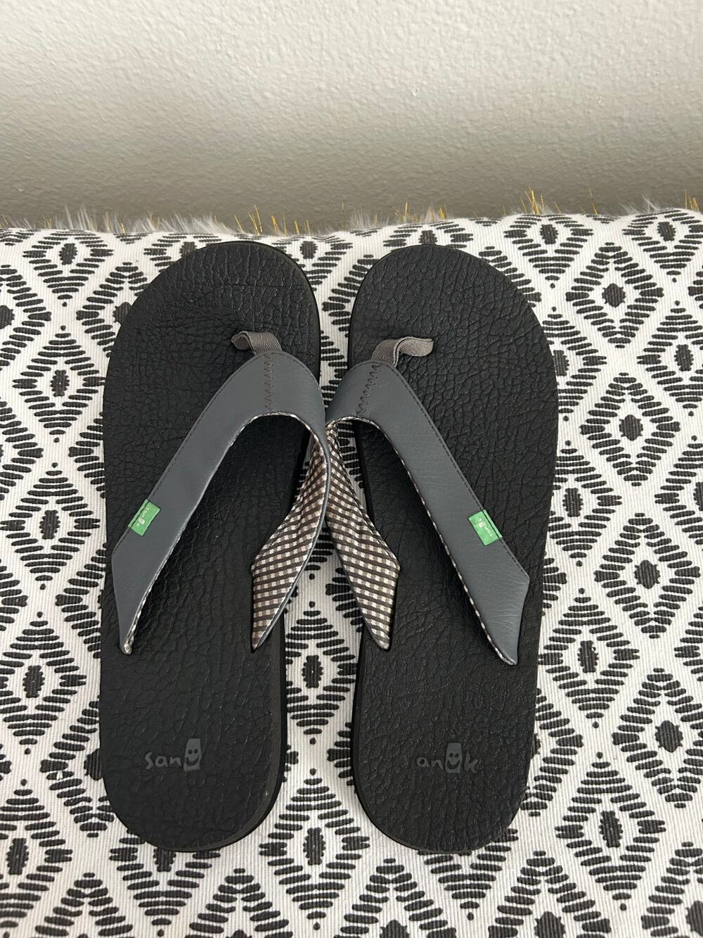 SANUK YOGA MAT FLIP FLOP SANDALS SIZE 9